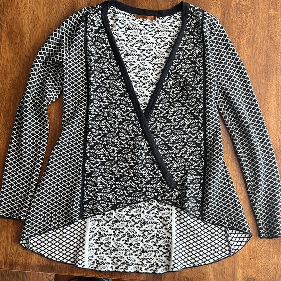 Belldini black and white patterened cotton cardigan, Size S - Picture 4 of 7